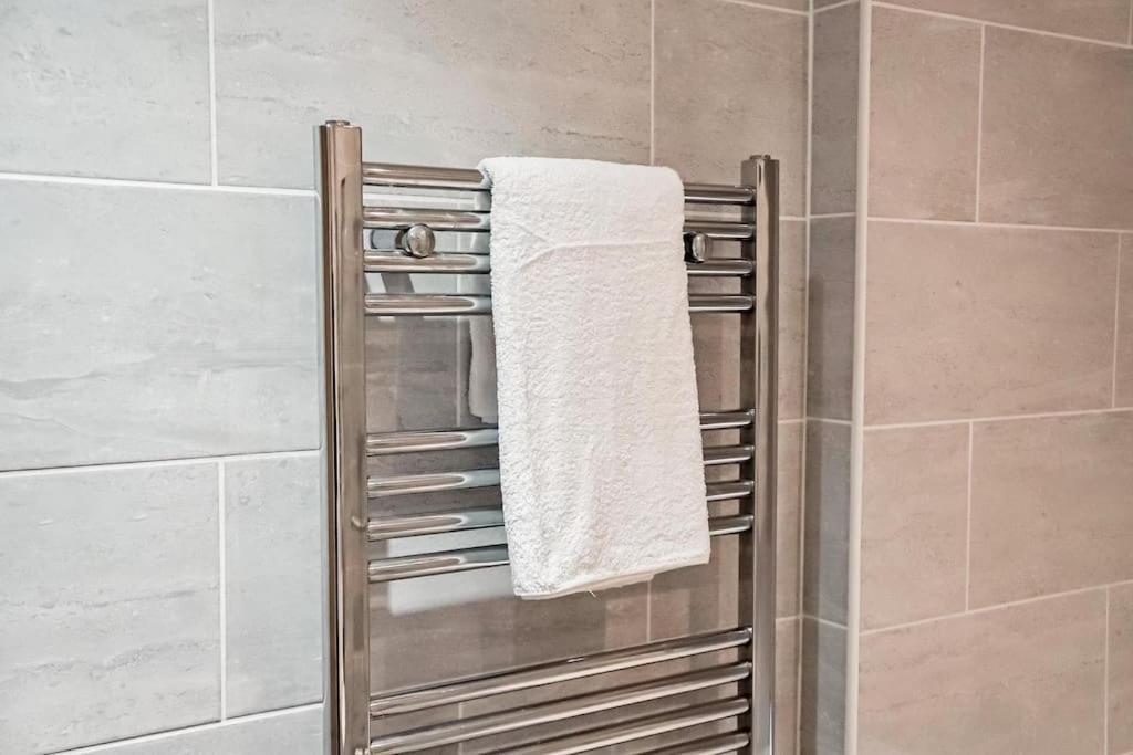 Luxury Short * Hounslow
